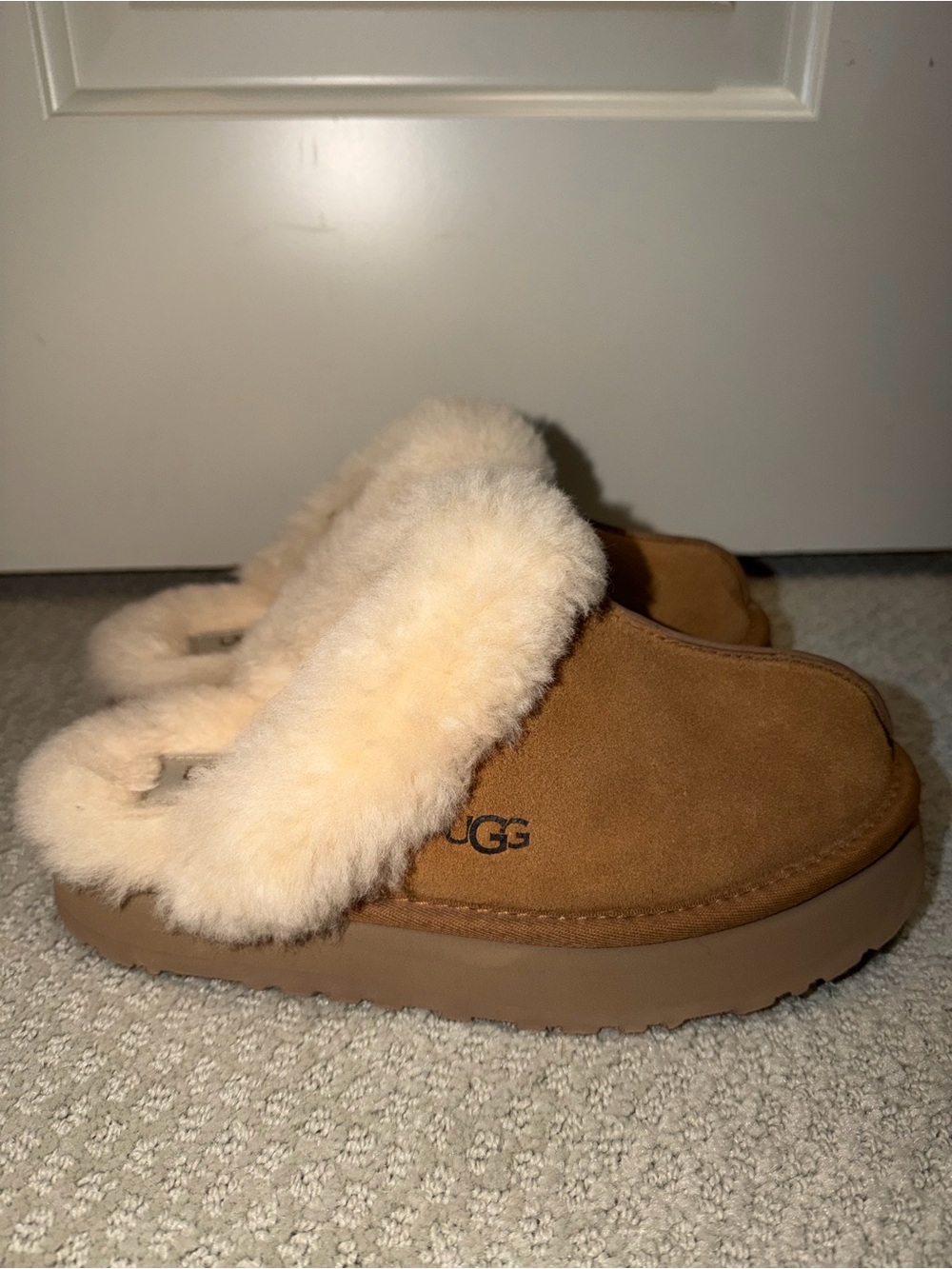 UGG brand new Women Chestnut Suede Shearling Slip-On Clog